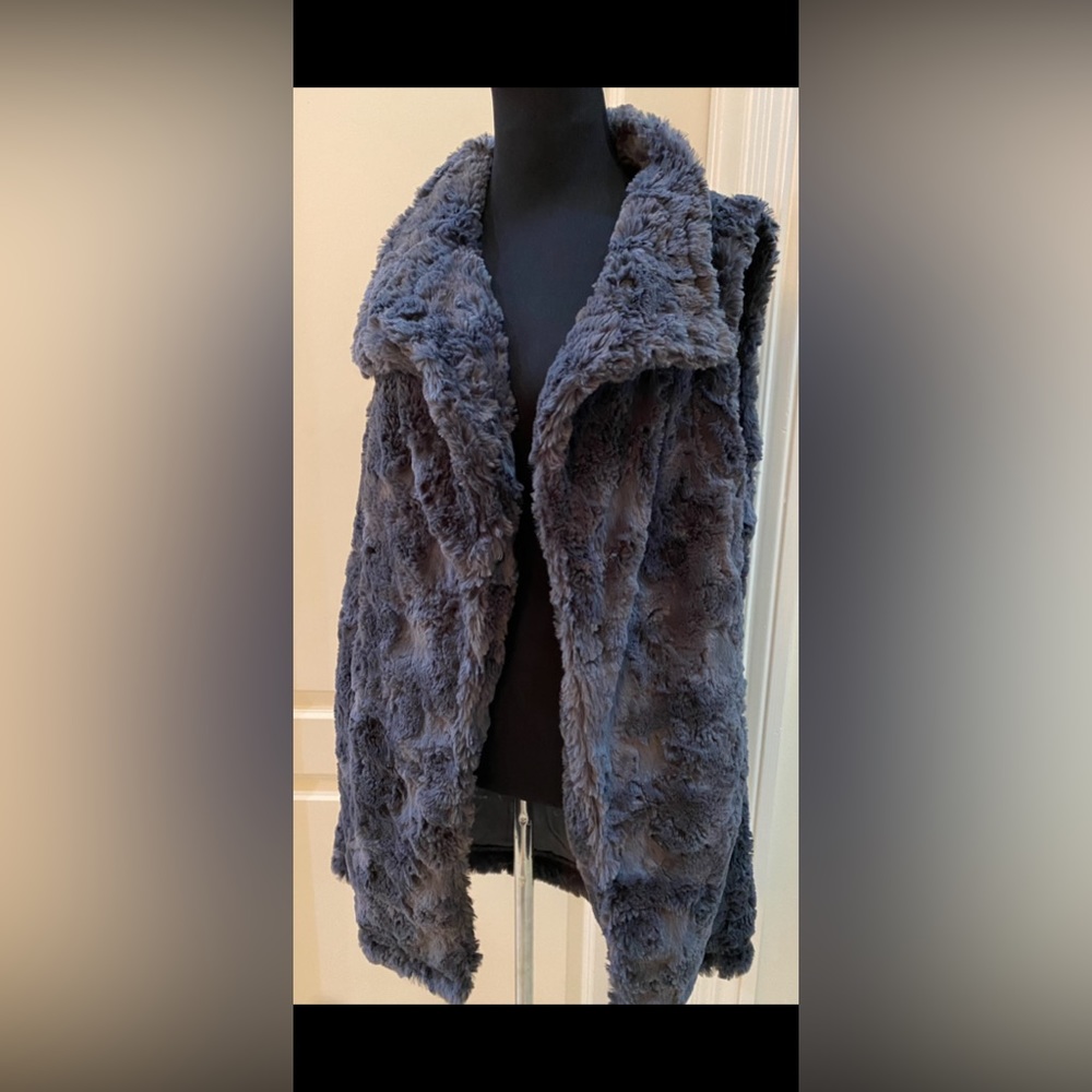 NWT Dylan Los Angeles faux fur gray sleeveless vest